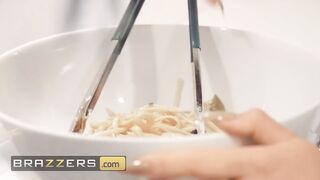 BRAZZERS - Experienced Rae Lil Black Can't Wait To Reveal Newbie Tommy Her Secrets In Bed