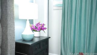 Lilly Hall - Wifes Big Cock Thanksgiving Surprise Stuffin