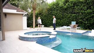 PUTA DISFRUTA DE UN POLLON GIGNATE EN SU COÑO Y ANO