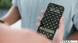 Redhead beauty came to the guy to enjoy his dick ????