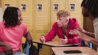 Blonde gave herself to classmates after class ????